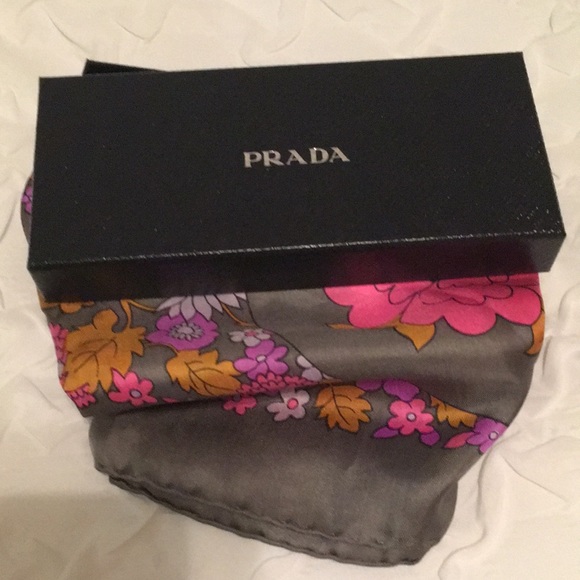 All Silk Hand Rolled Vintage Floral Scarf RN 3988 Made in Japan - Picture 3 of 6